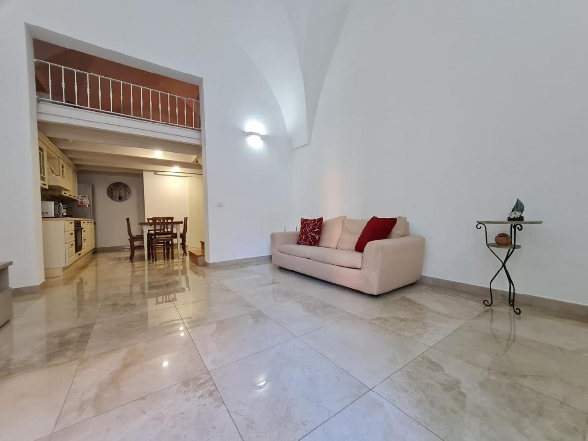 Flat 24 Maggio Apartment Lecce Bagian luar foto